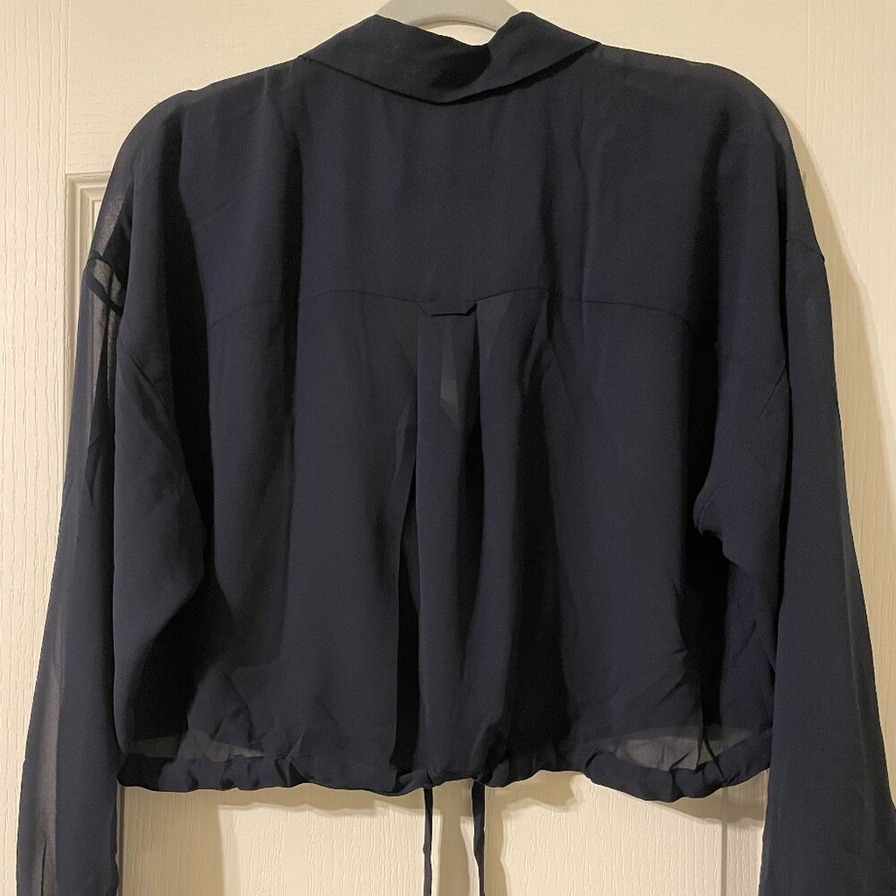 NWT Banana Republic Navy Sheer Georgette Cropped Tie-Front Shirt - Size Medium - Picture 4 of 7